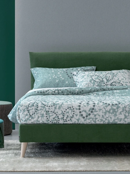 Letto in tessuto con testiera Fanny di Oggioni