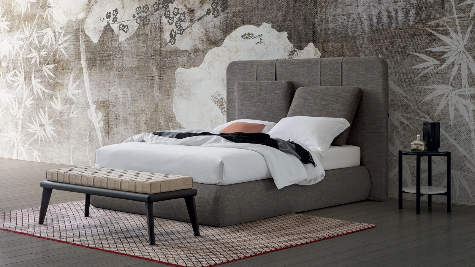 Letto con testiera scenografica Durbar Round di Oggioni