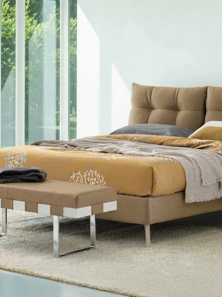 Letto in tessuto imbottito Loren con contenitore di Oggioni