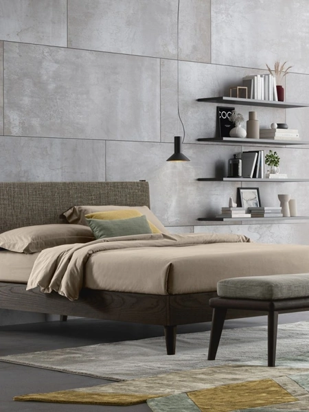 Letto in legno con testiera in tessuto e box contenitore Orimento di Oggioni