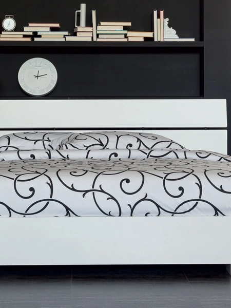 Letto in legno laccato Bianco con testiera e contenitore Vanquish di Oggioni