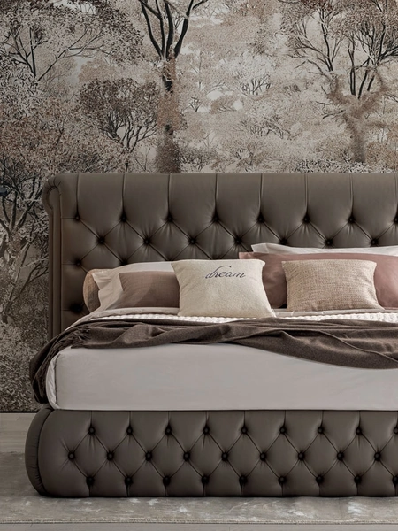 Letto Opera Lirico in pelle trapuntata capitonné di Oggioni