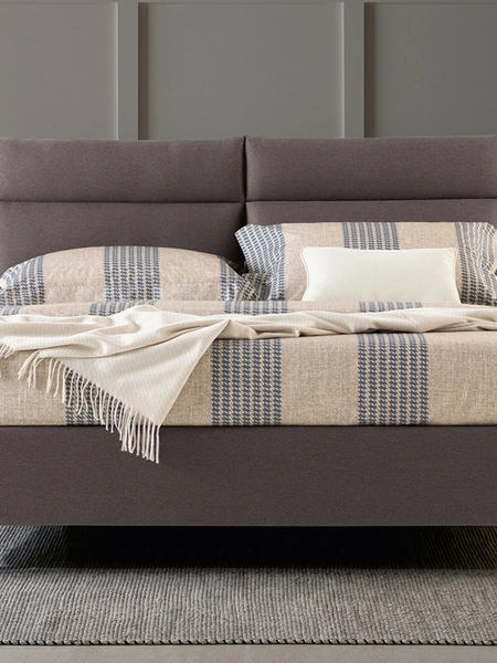 Letto con testiera e box contenitore Plio di Oggioni