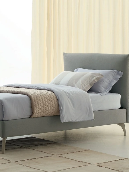 Letto singolo Fanny in tessuto con testiera di Oggioni