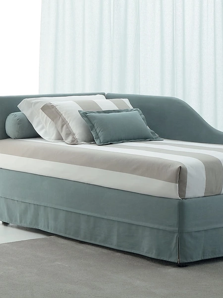 Daybed singolo in tessuto con letto estraibile e contenitore Golf 331 di Oggioni