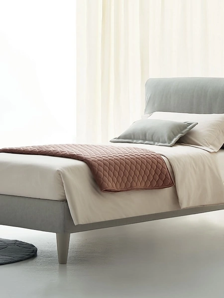 Letto singolo Dama in tessuto con testiera di Oggioni