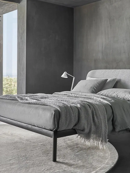 Letto Sissi con testiera in tessuto imbottito di Sangiacomo