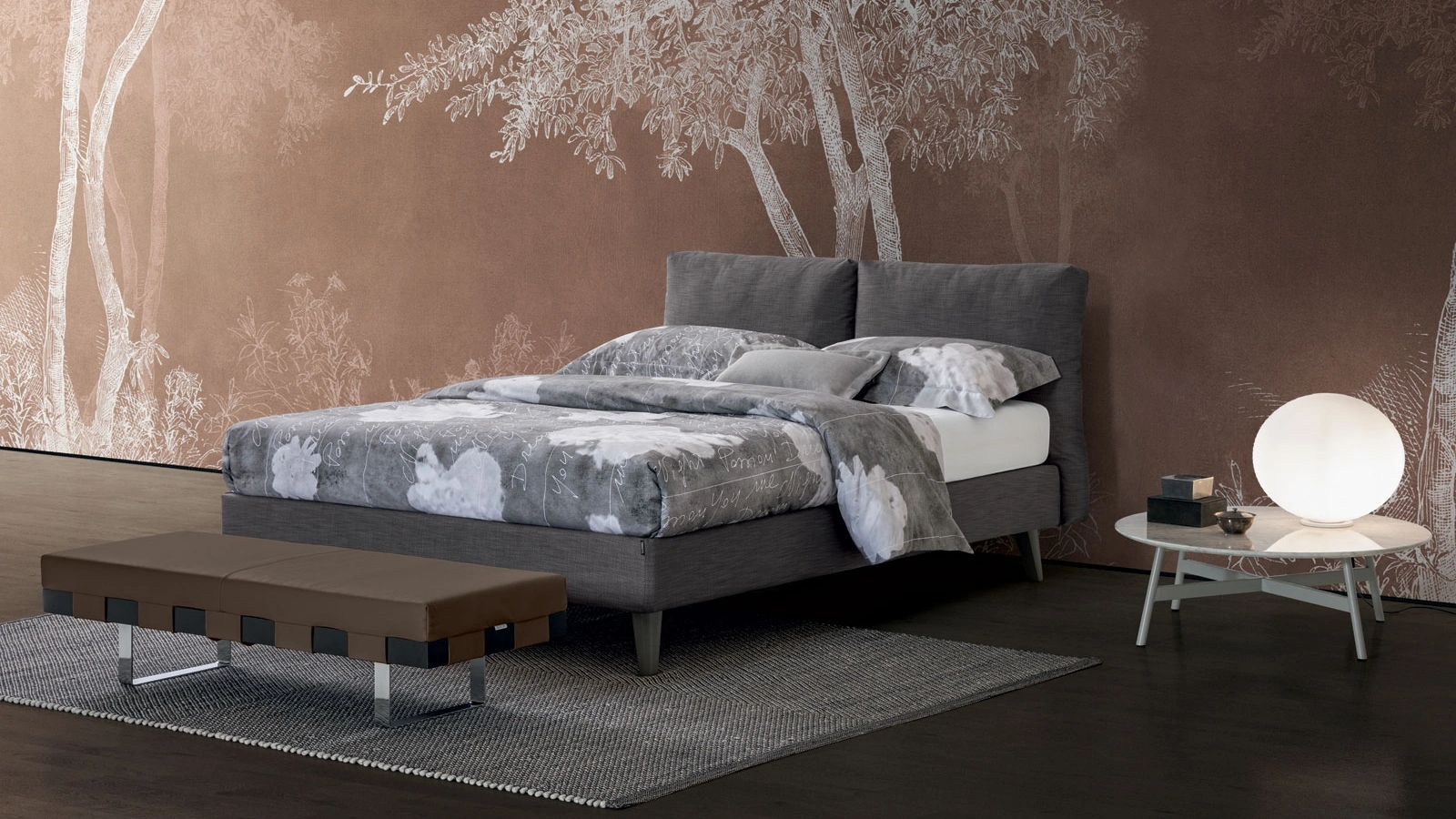 Letto in tessuto con testiera imbottita Urbano di Oggioni