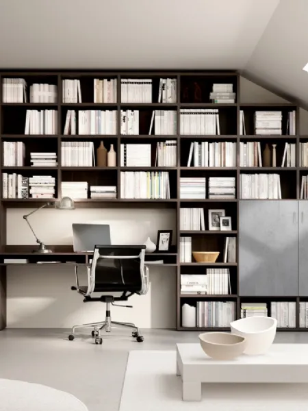 Libreria componibile a muro su misura Living 72D composta da vani a giorno e ante in materico finitura cemento di Ferrimobili