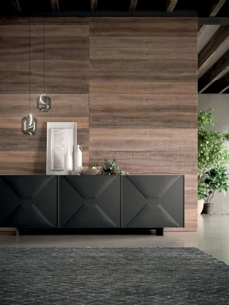 Madia Grace a tre ante con struttura in laccato opaco e ante rivestite in cuoio color Moka di Ozzio