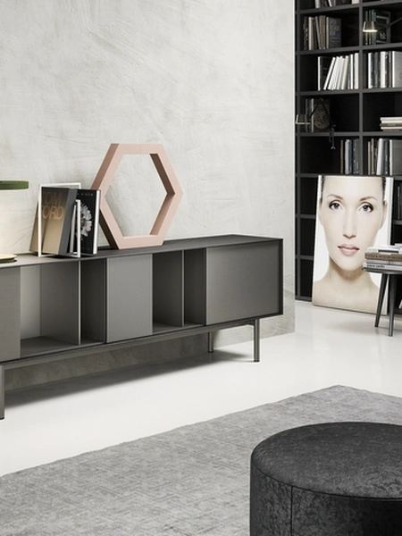 Madia Reverse in laccato opaco di Novamobili