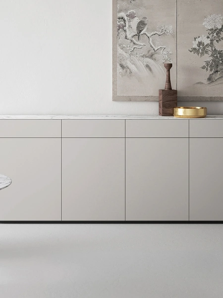 Madia con fianchi tondi in laccato opaco rugiada con top in gres porcellanato effetto marmo Side di Caccaro