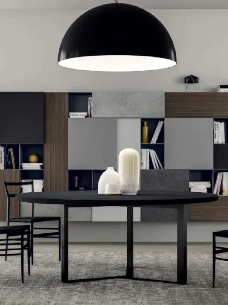 Parete Attrezzata sospesa Line Up 02 dove moduli a giorno e contenitori in varie finiture si alternano di Dielle Modus