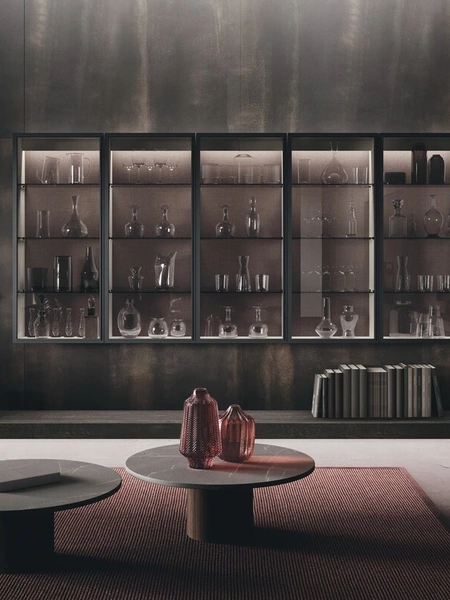 Parete Attrezzata Vogue Legno con pensili in vetro e alluminio con struttura in bilaminato materico argilla di Binova