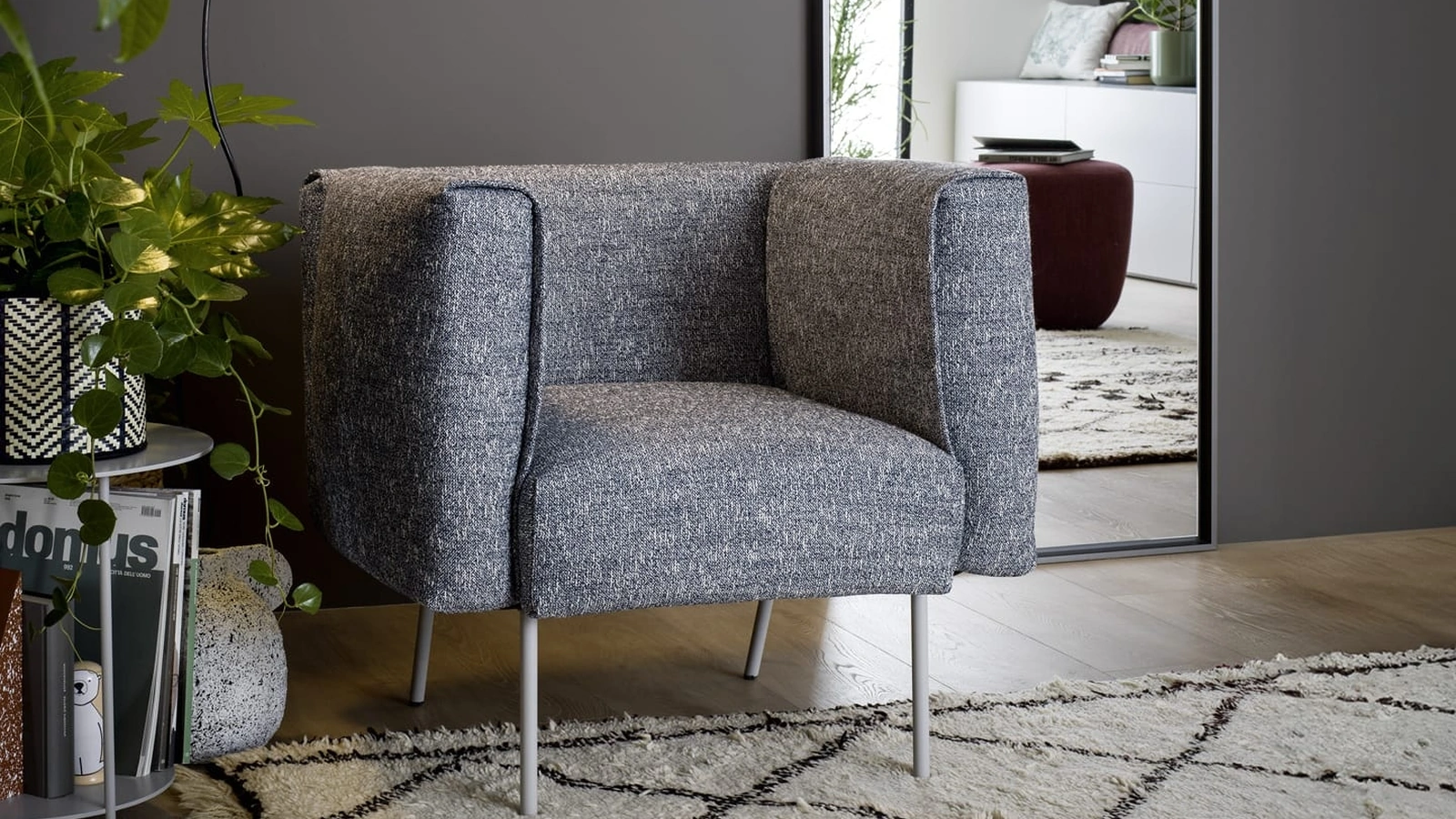 Poltroncina Onni in tessuto imbottito di Novamobili