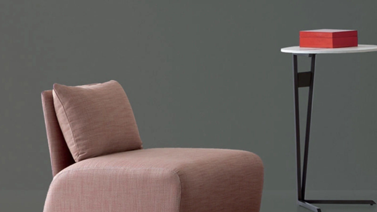 Poltroncina in tessuto imbottito Lady B di Oggioni