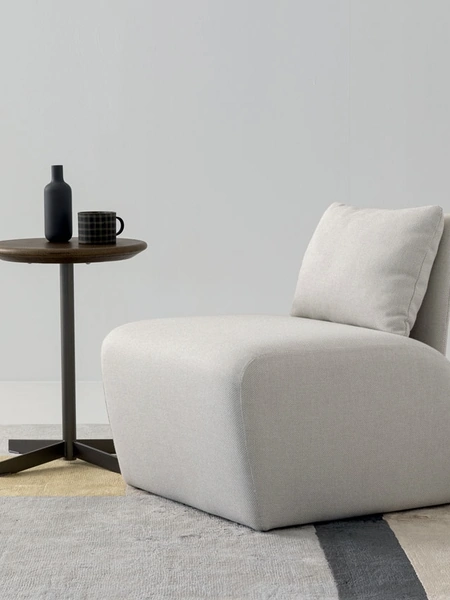 Poltroncina in tessuto imbottito Lady B di Oggioni