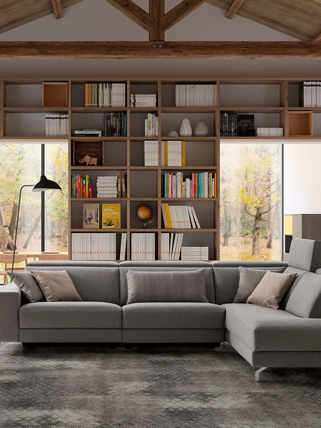 Poltroncina Zoe in tessuto con piedi in legno di Confort Line