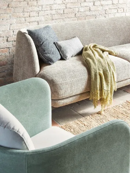 Divano lineare Velvet in tessuto di Novamobili