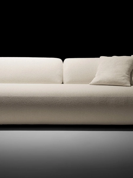 Divano lineare di design Kamari di Twils