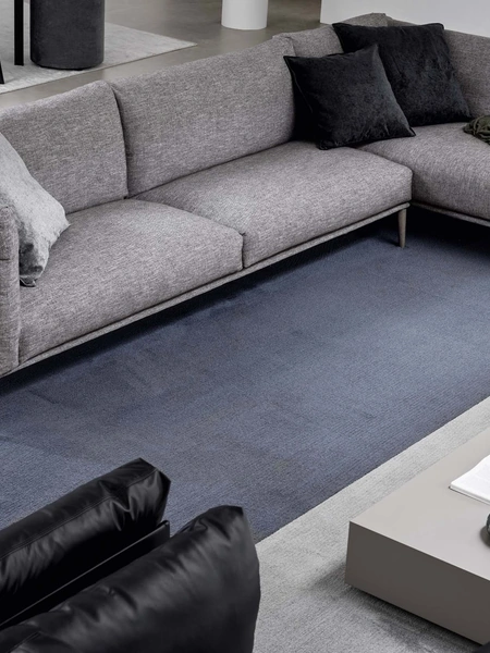 Divano con penisola Kubì in tessuto di Novamobili