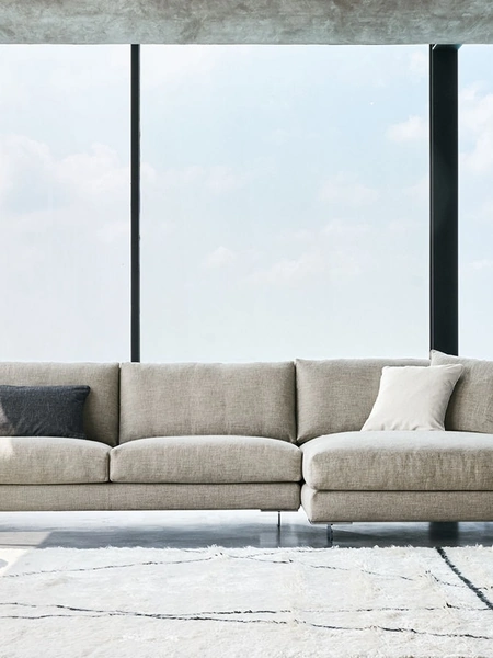 Divano in tessuto con penisola T-Time di Twils Lounge