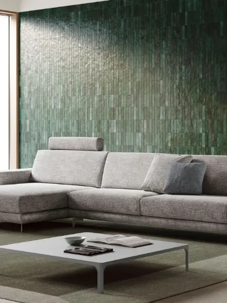 Divano in tessuto con penisola Zar di Doimo Salotti