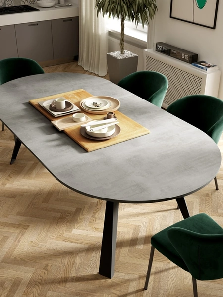 Sedia André in tessuto imbottito con schienale avvolgente di Easyline