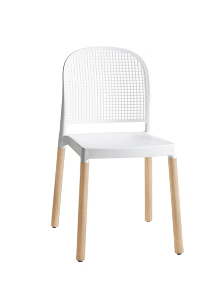 Sedia Anna con seduta in tecnopolimero e struttura in Faggio di Alta Corte