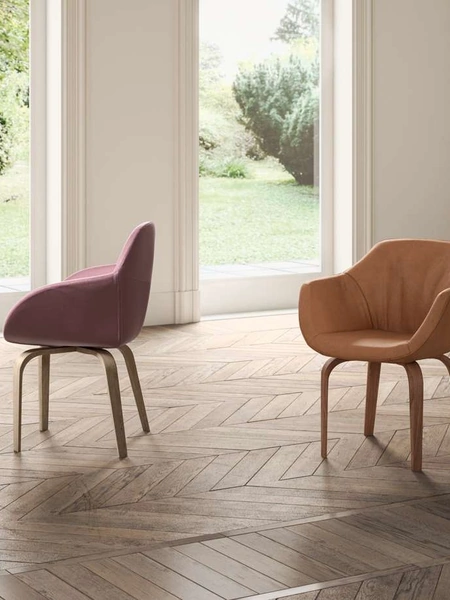 Sedia girevole in pelle imbottita con gambe in Rovere Atena di Ozzio