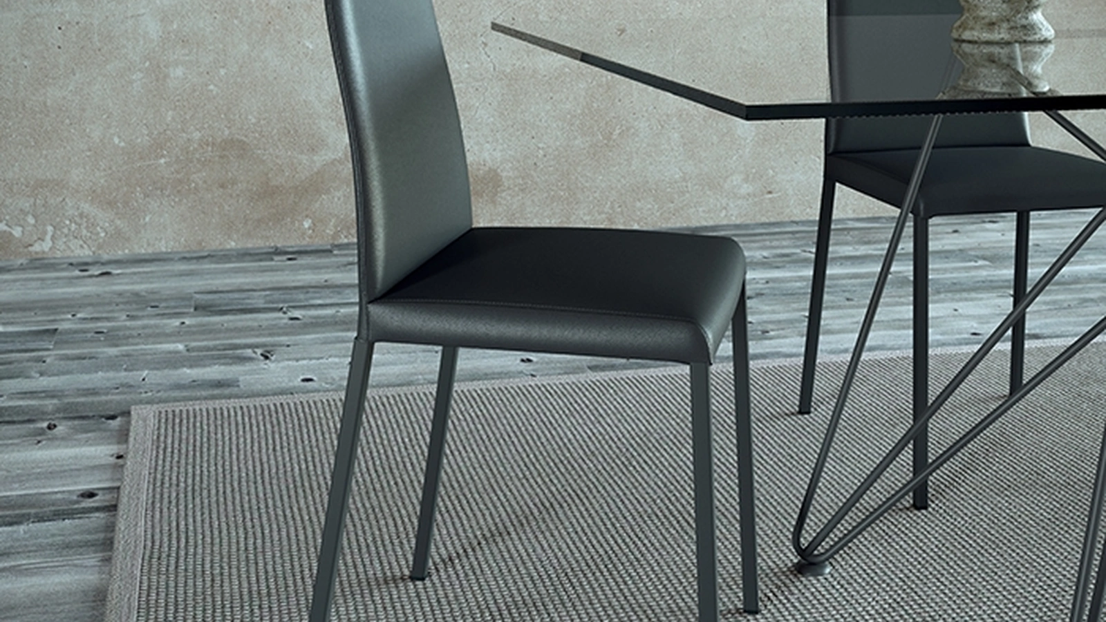 Sedia Beauty in ecopelle con gambe in metallo di Easyline