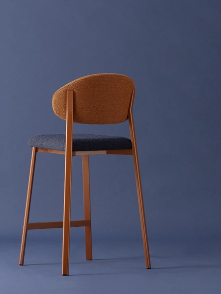 Sgabello Beba Curvy di Pointhouse