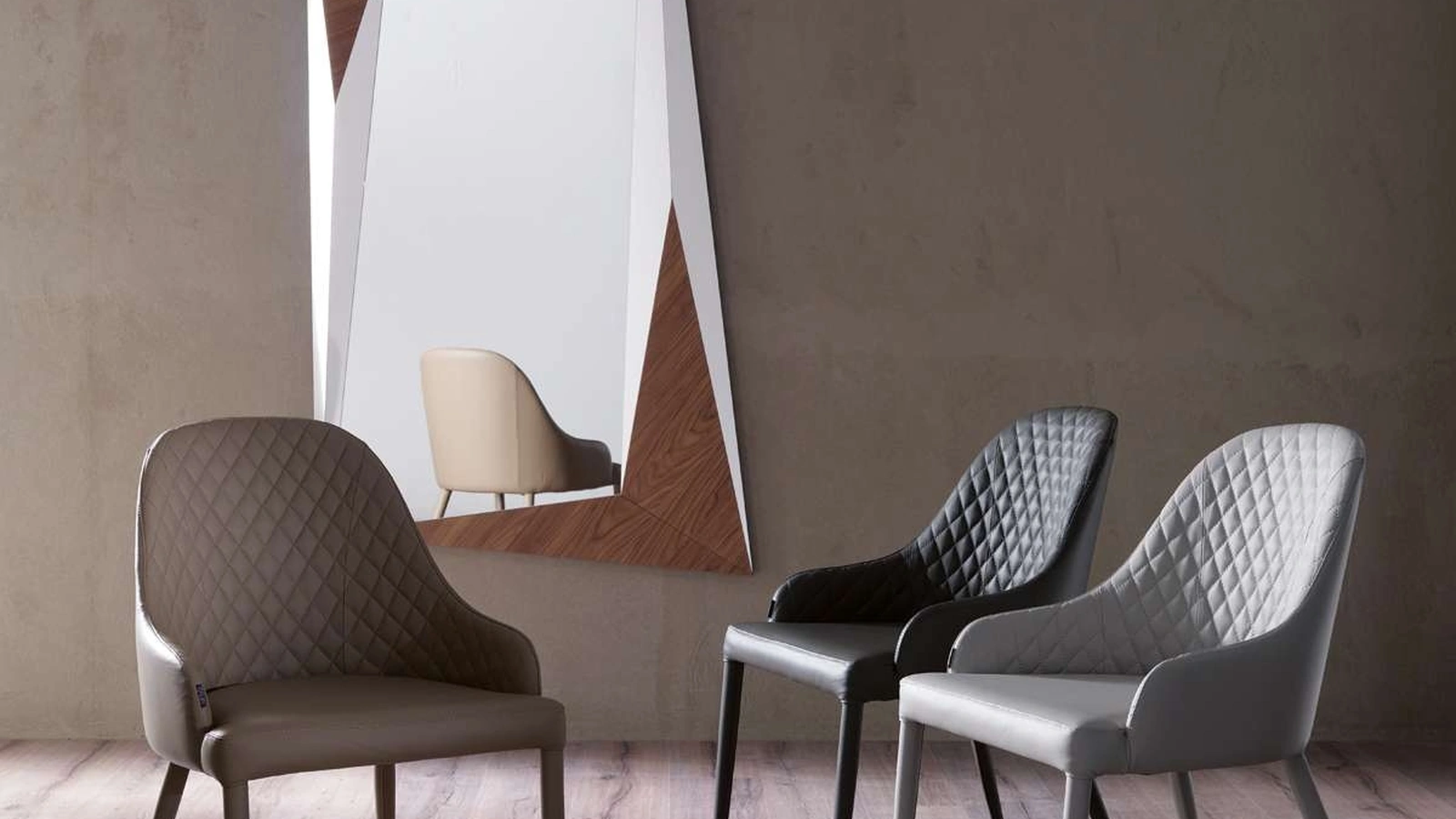 Sedia in pelle trapuntata Betta di Ozzio