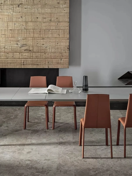 Sedia Alice completamente rivestita in cuoio di Bontempi