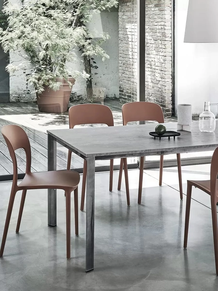 Sedia impilabile Gipsy in polipropilene e fibra di vetro riciclabile di Bontempi