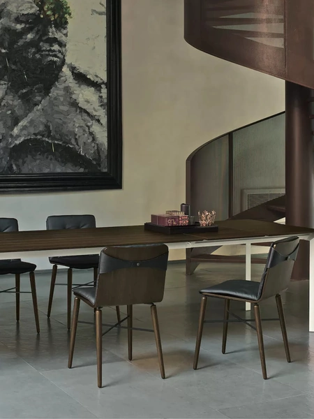 Sedia Kate con monoscocca in legno con o senza cuscino trapuntato e gambe in legno massello di Bontempi