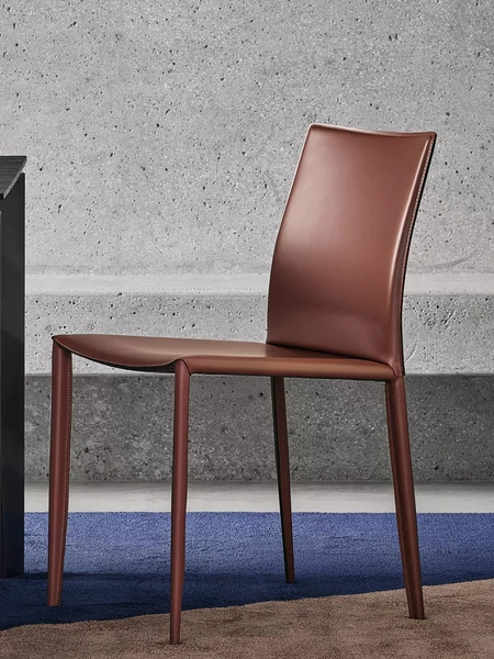 Sedia Linda completamente rivestita in cuoio di Bontempi