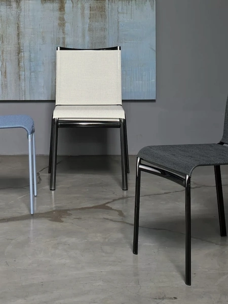 Sedia Net con struttura in acciaio rivestita in Texplast di Bontempi