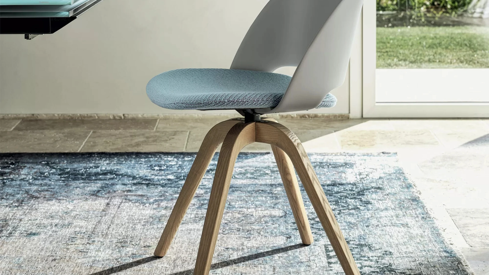 Sedia Polo in polipropilene e legno massello di Bontempi