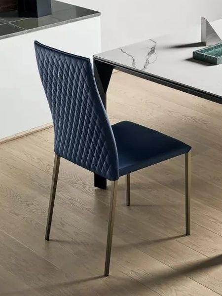 Sedia Tai in pelle trapuntata di Bontempi