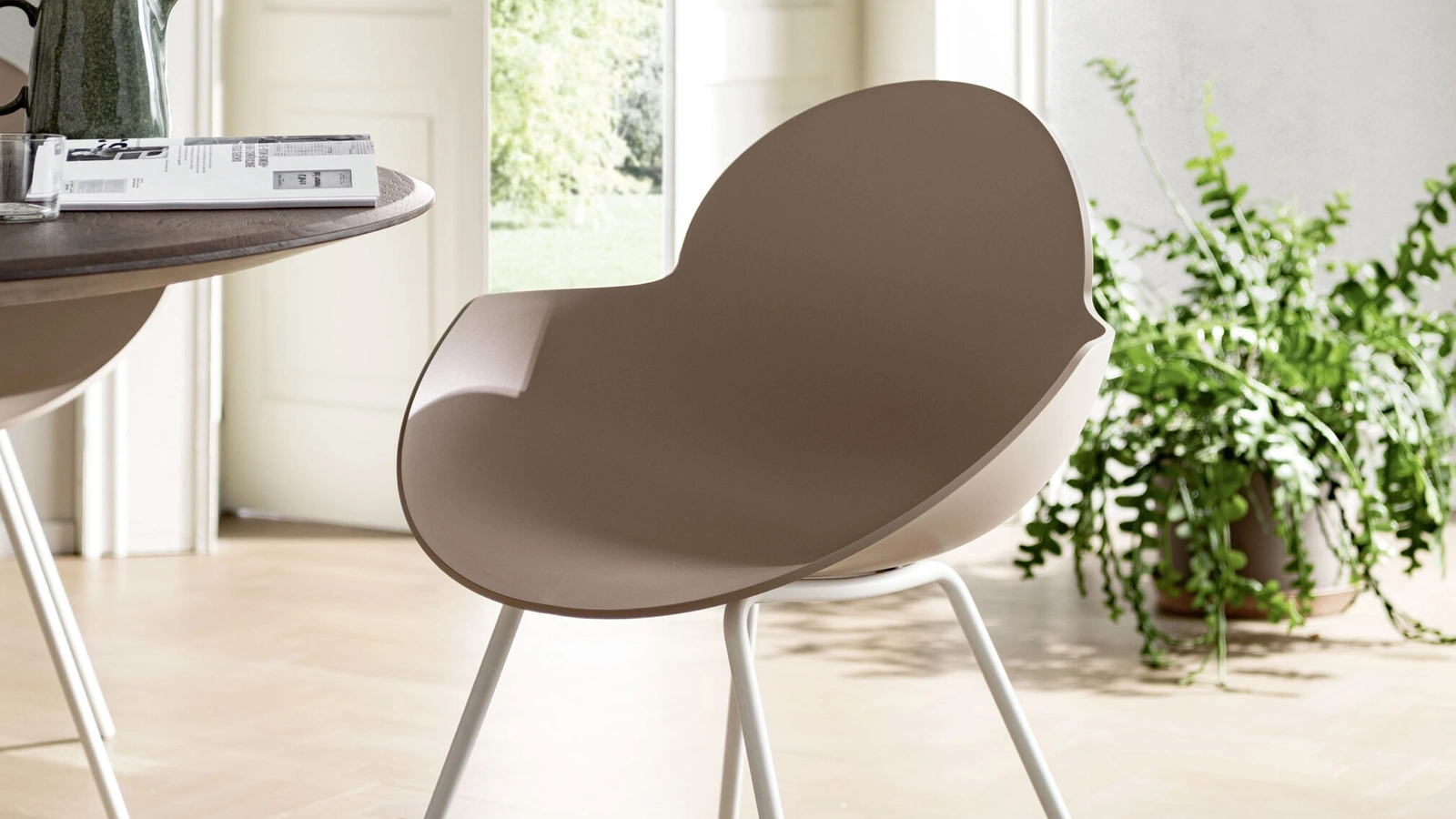 Sedia Cloe con gambe in Ferro di Alta Corte