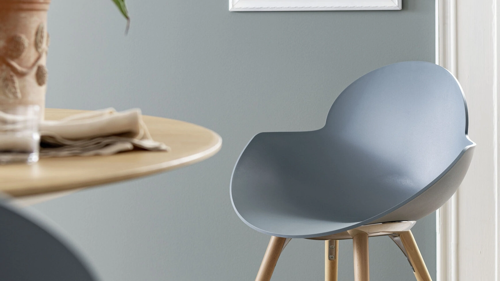 Sedia Cloe con seduta in tecnopolimero e gambe in Faggio di Alta Corte