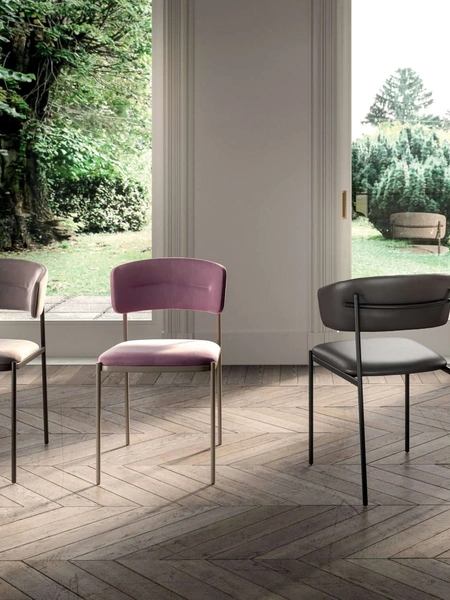 Sedia di design in tessuto o pelle con struttura in metallo Ego di Ozzio