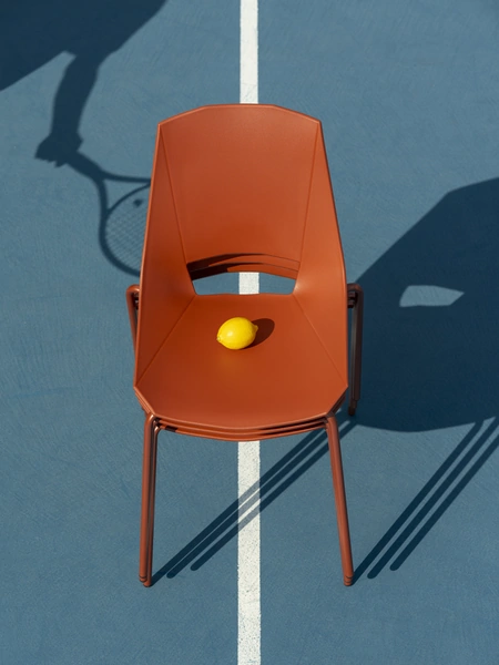 Sedia impilabile Eva 2 in polipropilene con gambe in metallo tubolare di Pointhouse