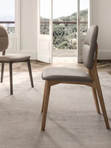 Sedia in pelle con struttura in legno massello Giotto di Ozzio