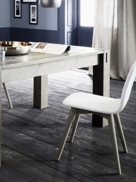 Sedia Maya in ecopelle con struttura in Frassino di Alta Corte