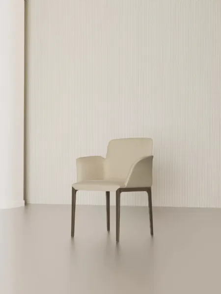 Sedia con braccioli Opera in pelle di Bontempi