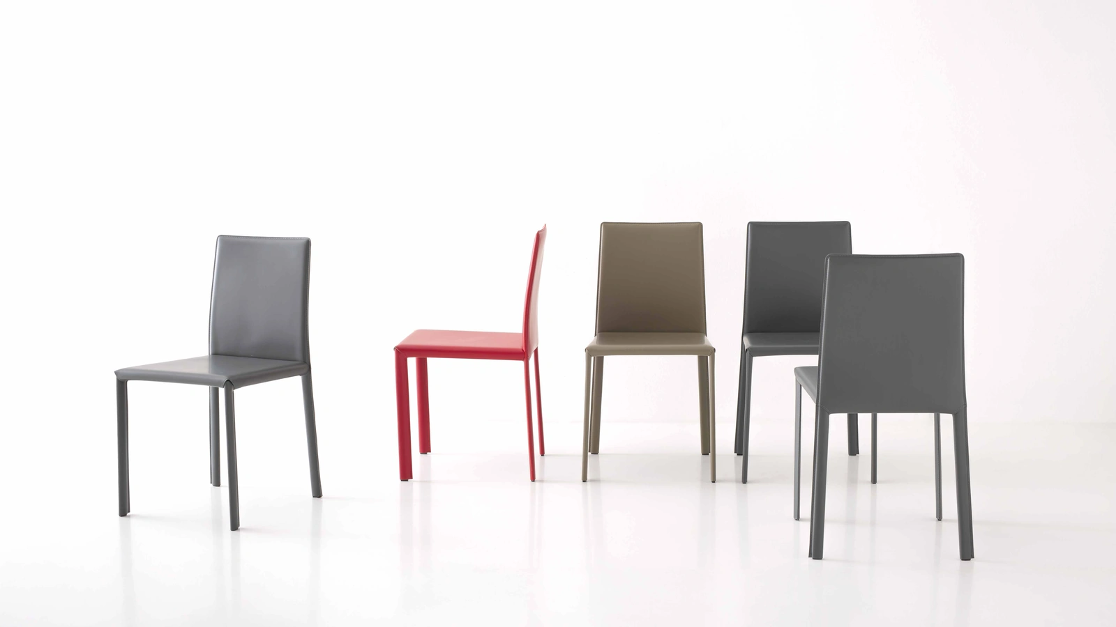 Sedia Paola rivestita interamente in cuoio di Pointhouse