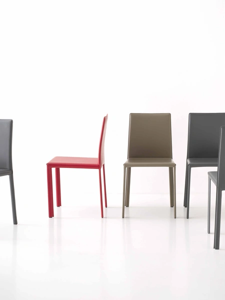 Sedia Paola rivestita interamente in cuoio di Pointhouse