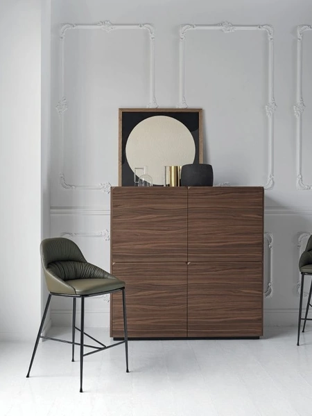 Sgabello Queen rivestito in ecopelle con struttura in acciaio laccato di Bontempi